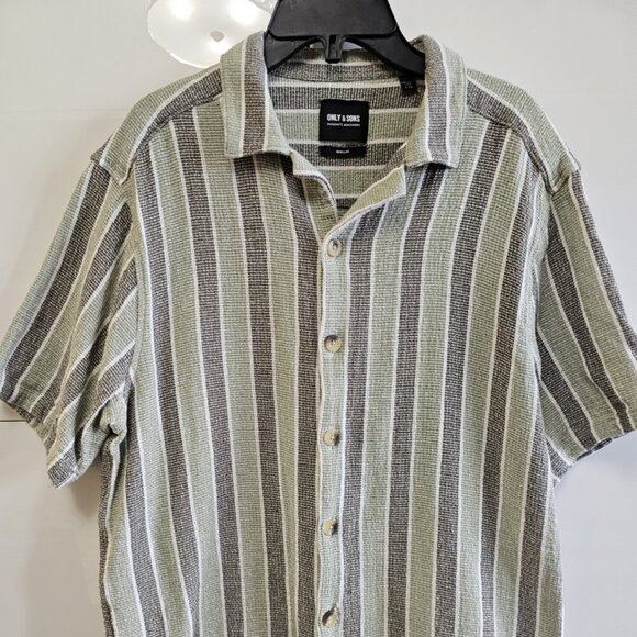 Only & Sons Seersucker 3 Stripe Short Sleeve Button Down - Picture 2 of 9